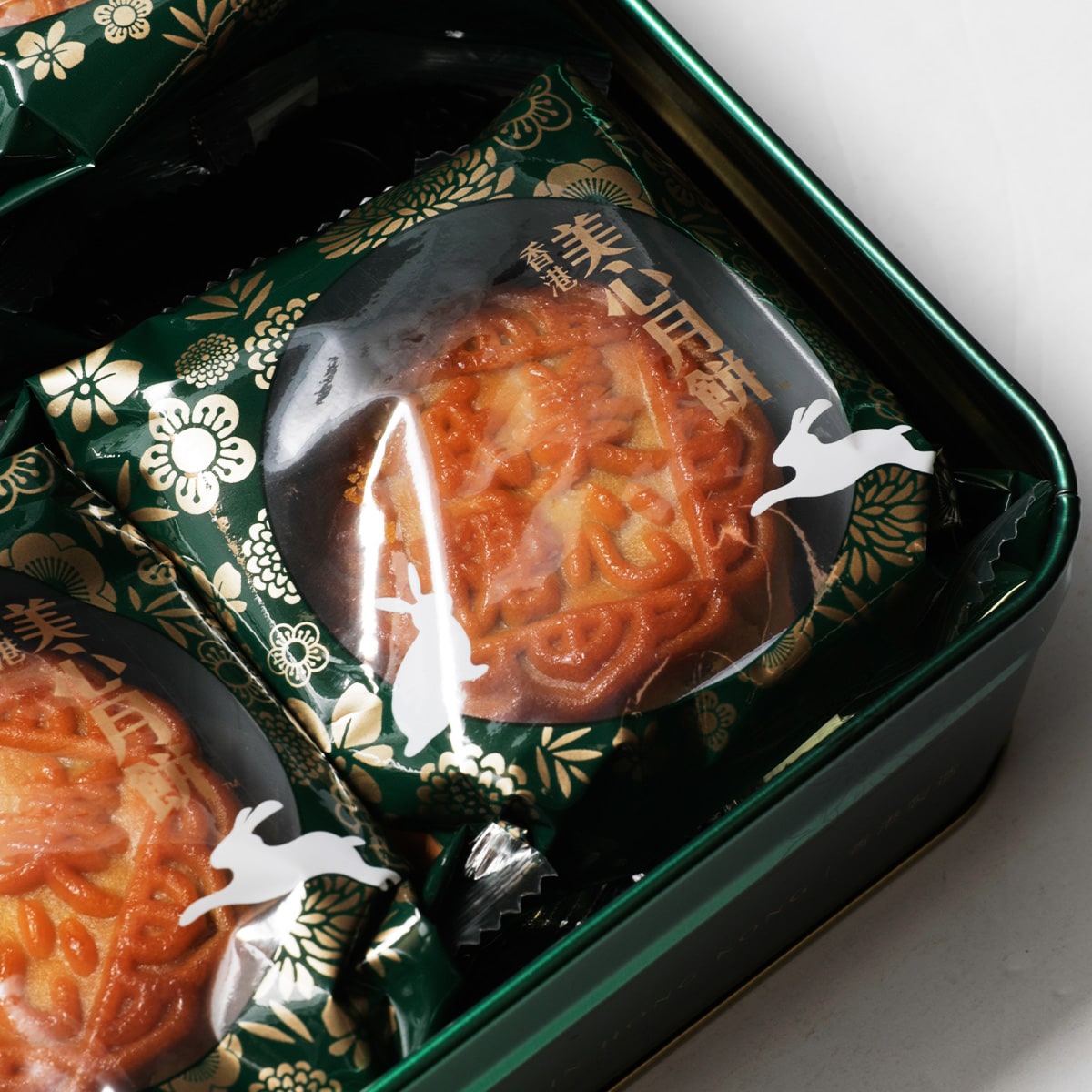 HKMX Low Sug Egg Yolk Lotus Seed Mooncake (540g) ｜ 大统华