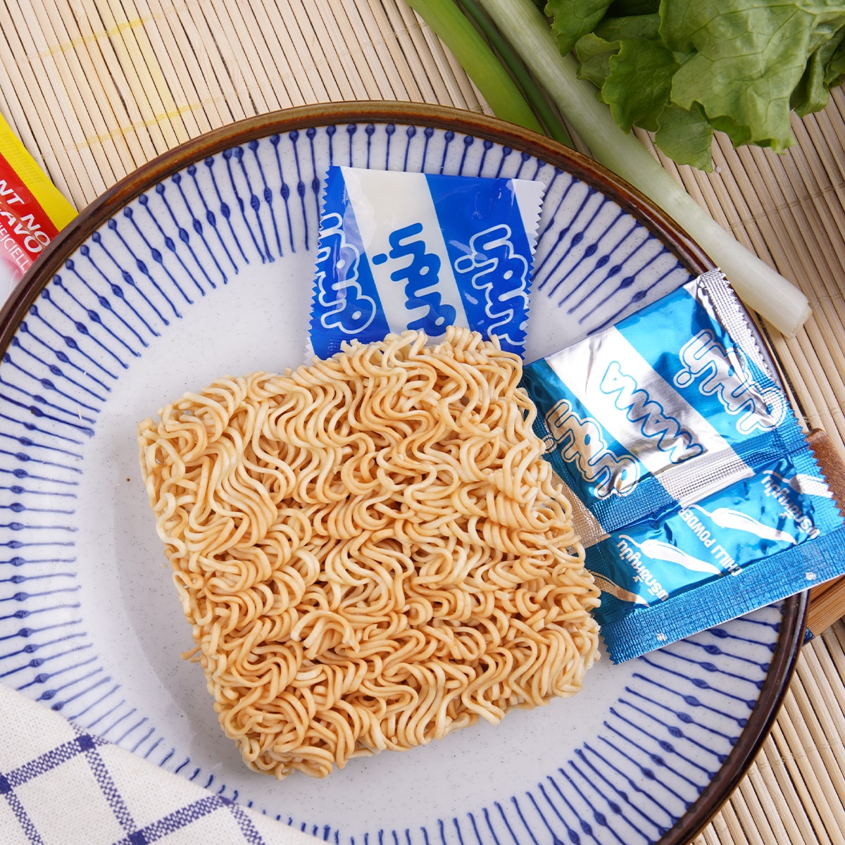 【極美品】noodles I'm not chic　4543273000521 Mama Chicken Instant Noodles (55gx5) ｜ 大統華超級市場