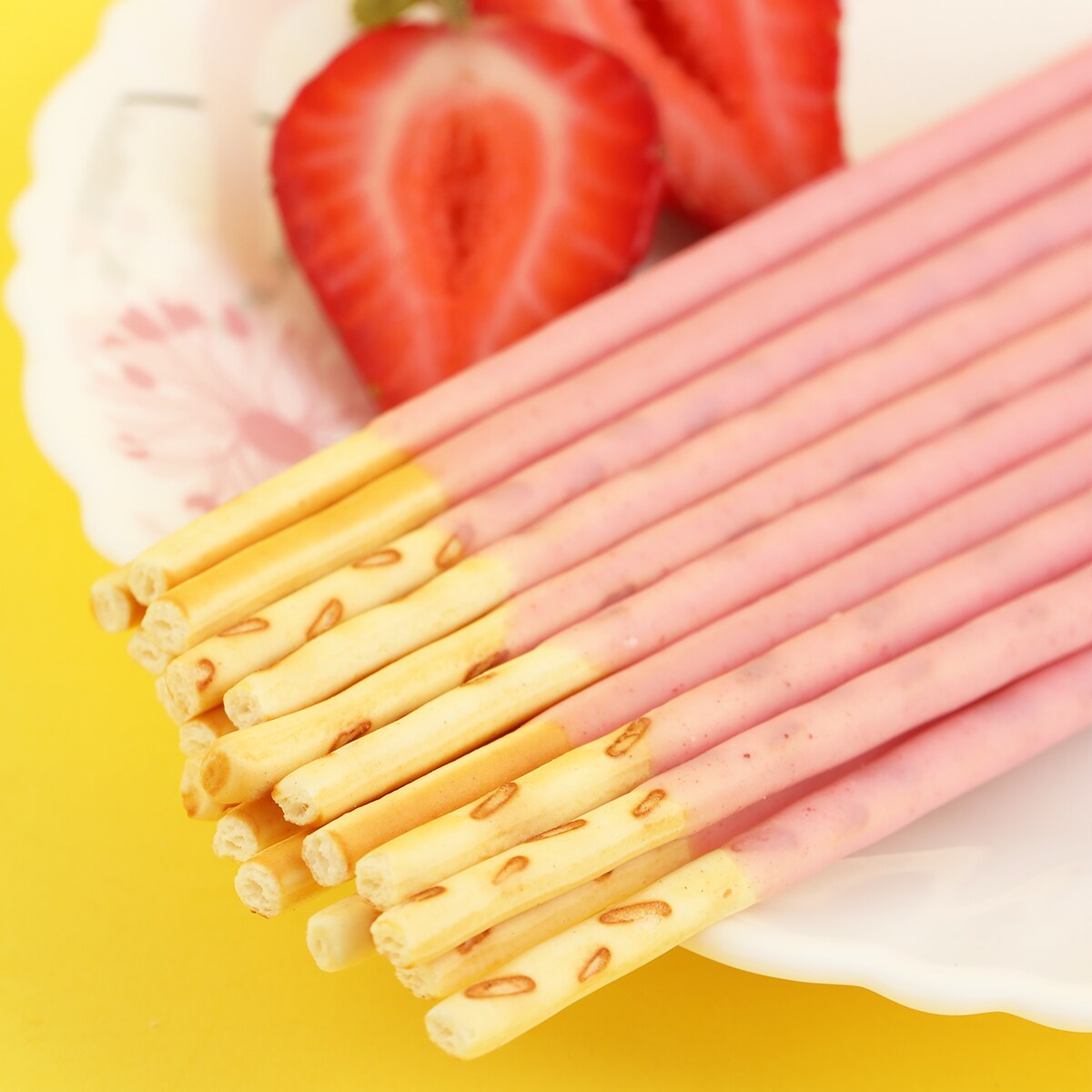 Glico Small Pocky Strawberry 33g ｜ 大统华超级市场