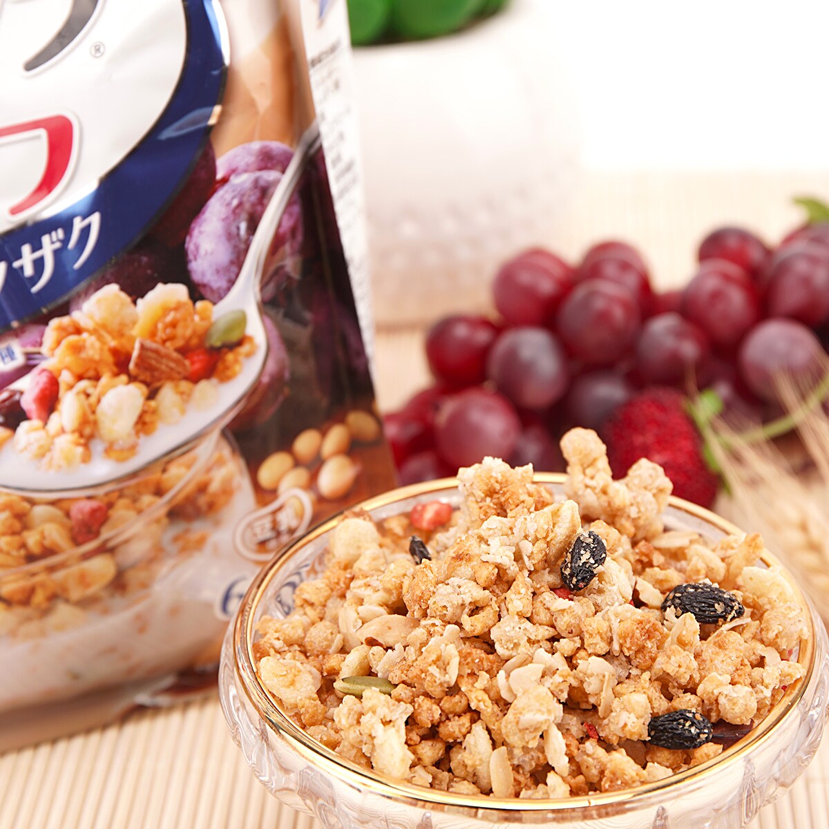 Calbee Reduce Suger Fruit Granola (600g) | T&T Supermarché Calbee Reduce Suger Fruit Granola (600g) | T&T Supermarché