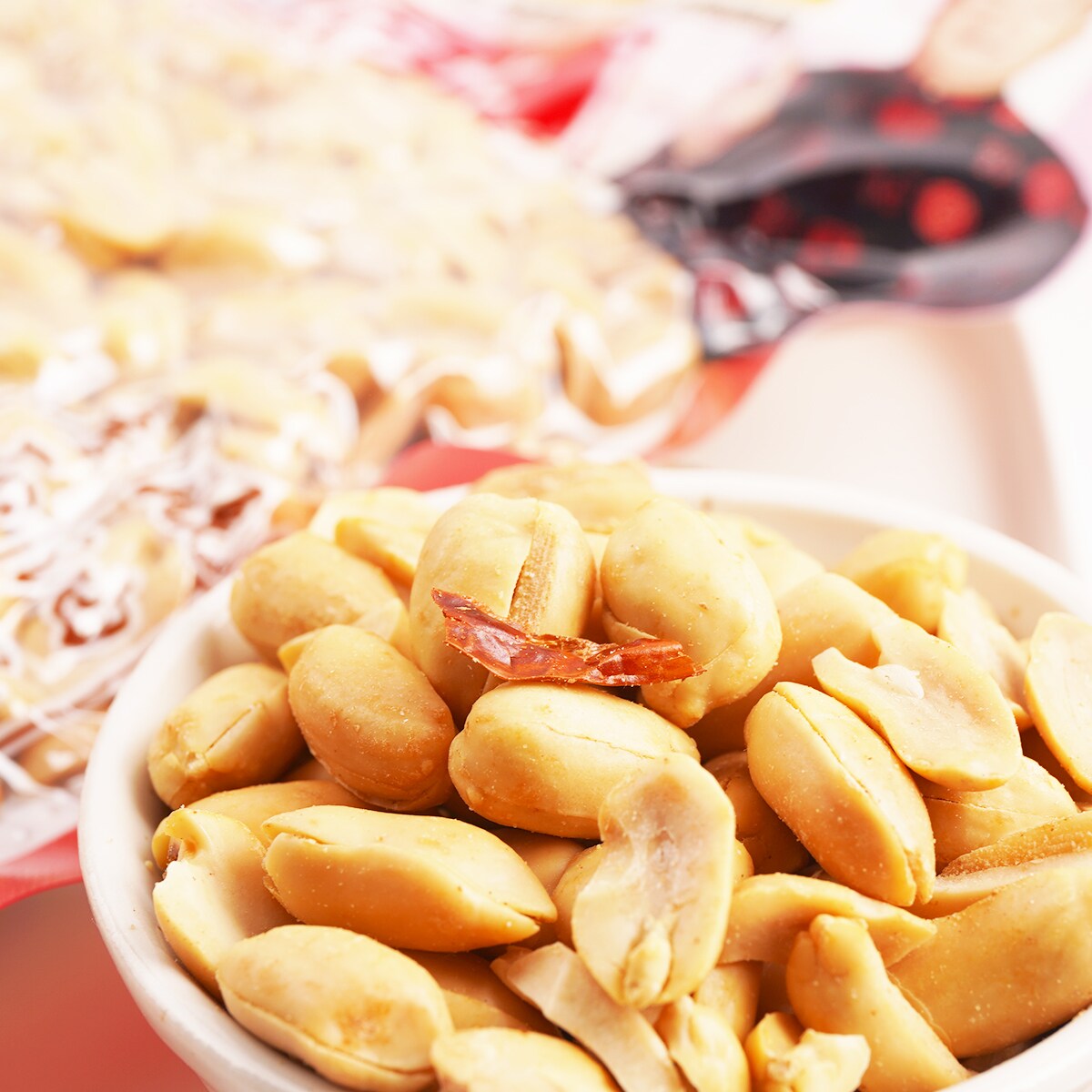 Lao Jue Chu Spicy Peanuts 360g ｜ 大統華超級市場